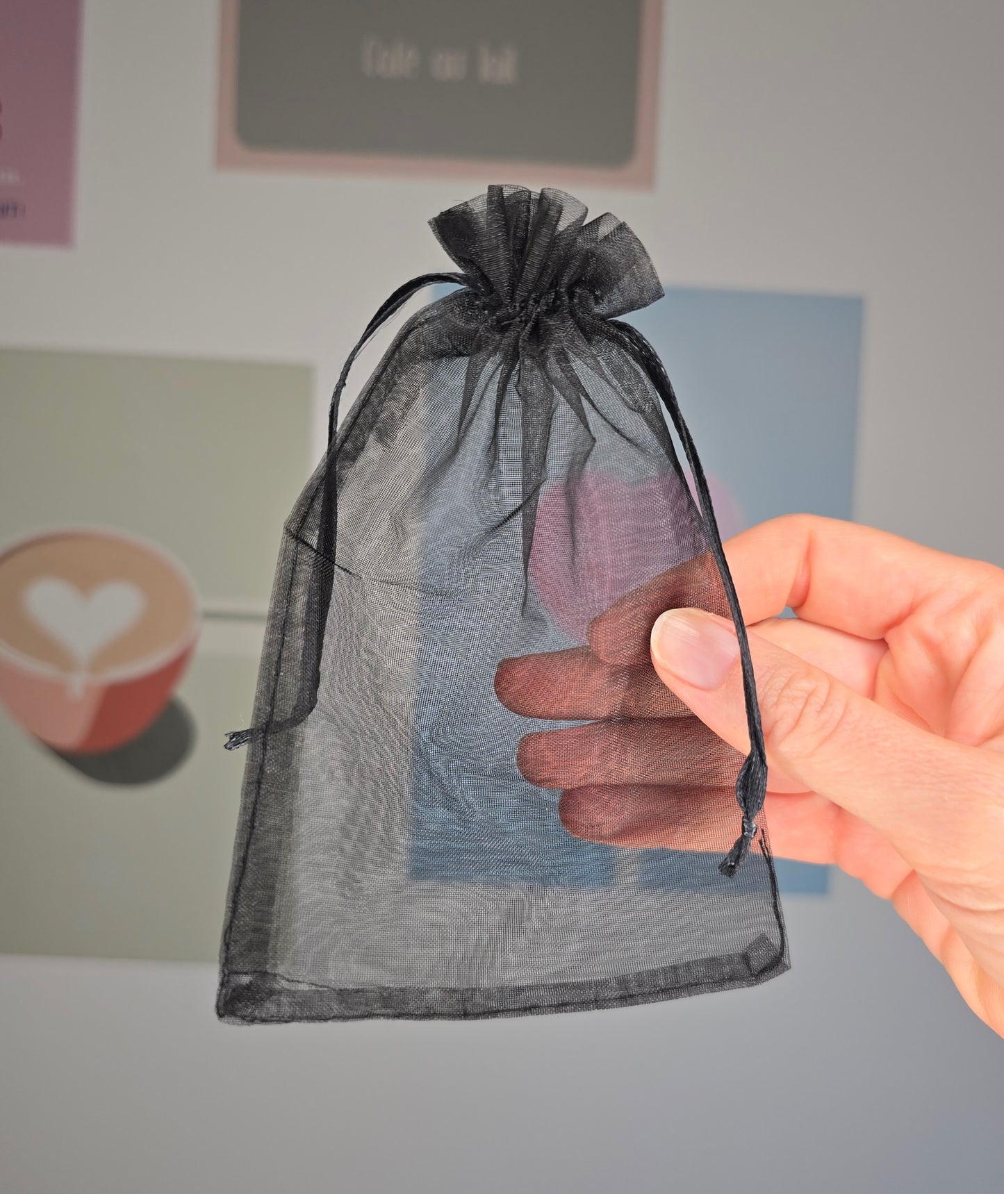 Pochette en organza de couleur noire pour protéger l'inflorescence de ta plante